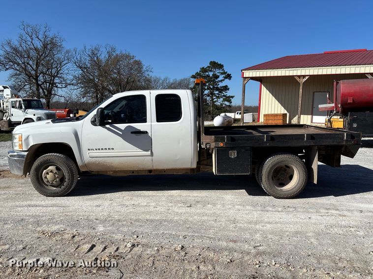 image for item FB3288 2013 Chevrolet Silverado 3500HD Ext. Cab flatbed pickup truck
