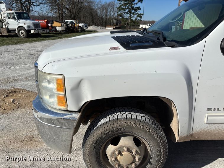 image for item FB3288 2013 Chevrolet Silverado 3500HD Ext. Cab flatbed pickup truck