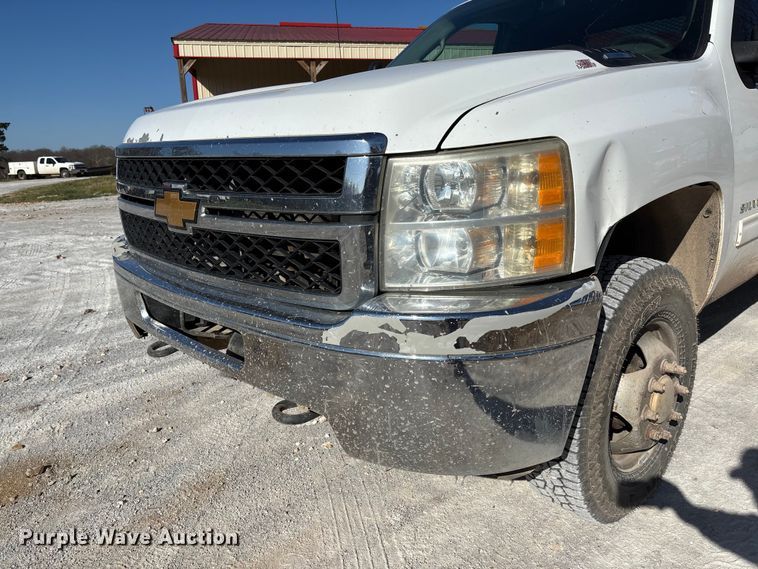 image for item FB3288 2013 Chevrolet Silverado 3500HD Ext. Cab flatbed pickup truck