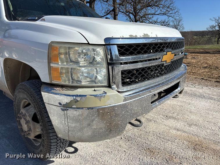 image for item FB3288 2013 Chevrolet Silverado 3500HD Ext. Cab flatbed pickup truck