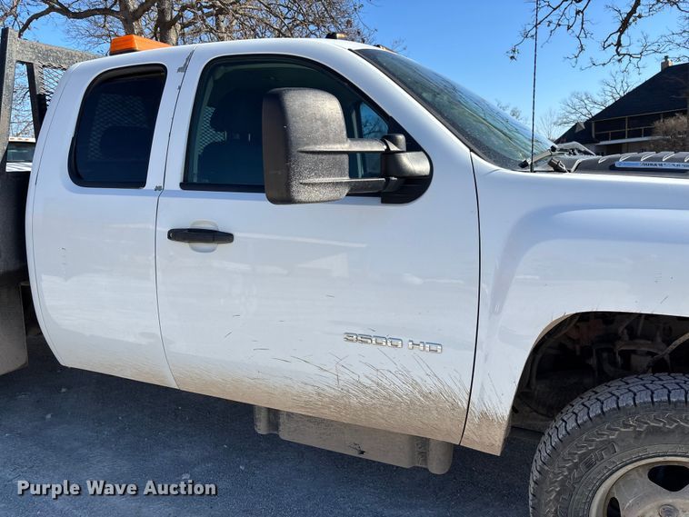 image for item FB3288 2013 Chevrolet Silverado 3500HD Ext. Cab flatbed pickup truck