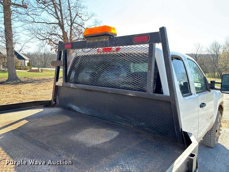 image for item FB3288 2013 Chevrolet Silverado 3500HD Ext. Cab flatbed pickup truck