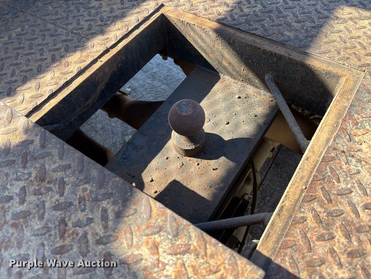 image for item FB3288 2013 Chevrolet Silverado 3500HD Ext. Cab flatbed pickup truck