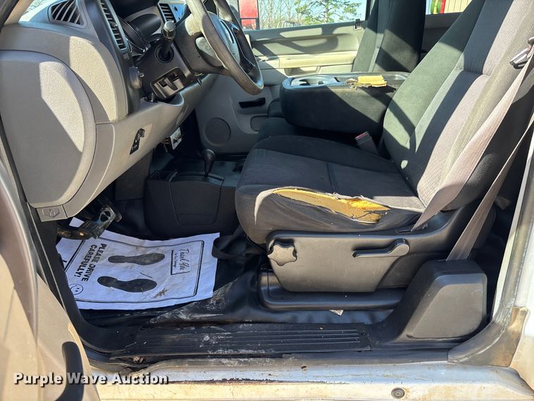 image for item FB3288 2013 Chevrolet Silverado 3500HD Ext. Cab flatbed pickup truck