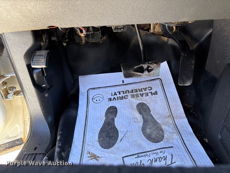 image for item FB3288 2013 Chevrolet Silverado 3500HD Ext. Cab flatbed pickup truck