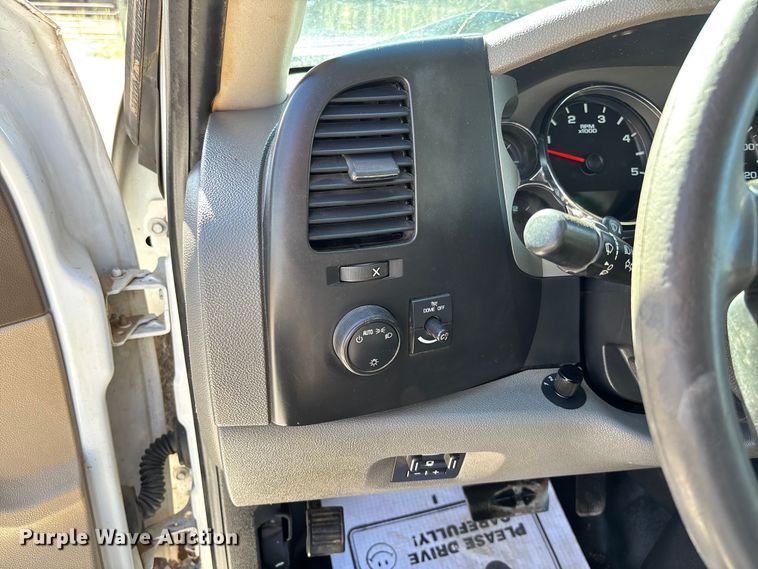 image for item FB3288 2013 Chevrolet Silverado 3500HD Ext. Cab flatbed pickup truck