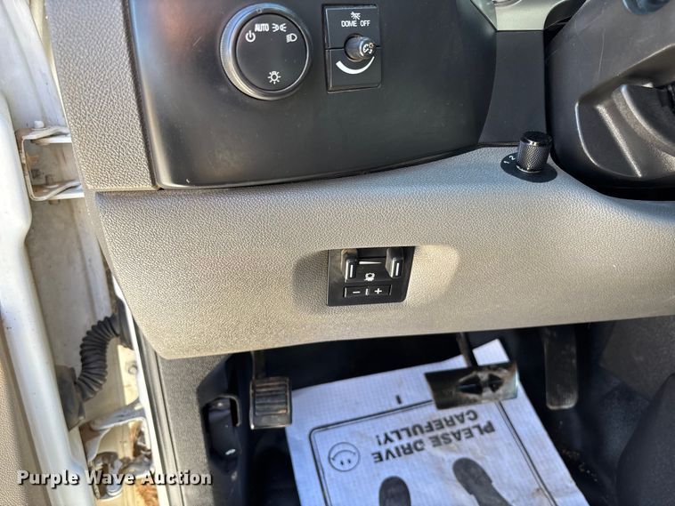 image for item FB3288 2013 Chevrolet Silverado 3500HD Ext. Cab flatbed pickup truck