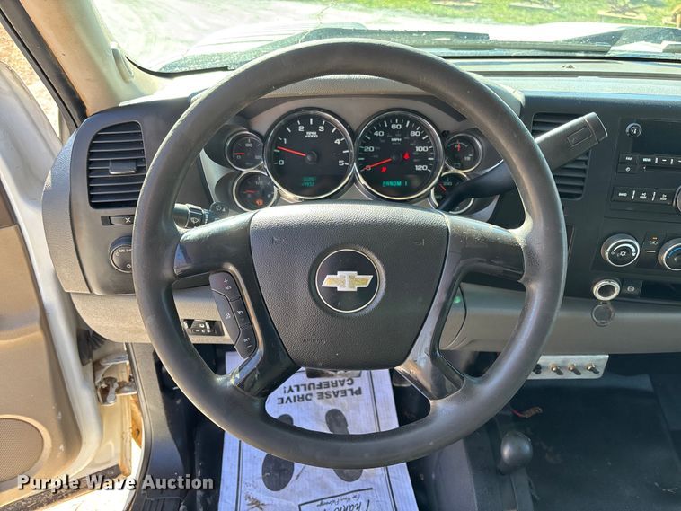 image for item FB3288 2013 Chevrolet Silverado 3500HD Ext. Cab flatbed pickup truck