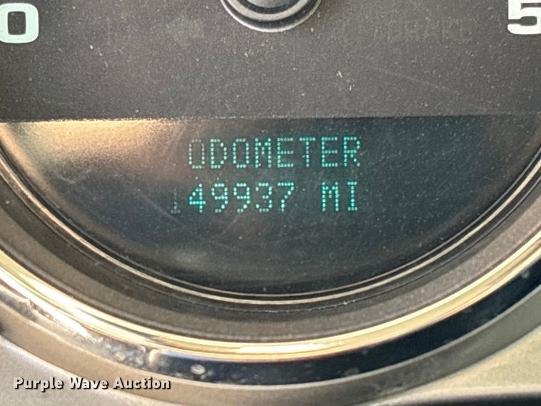 image for item FB3288 2013 Chevrolet Silverado 3500HD Ext. Cab flatbed pickup truck