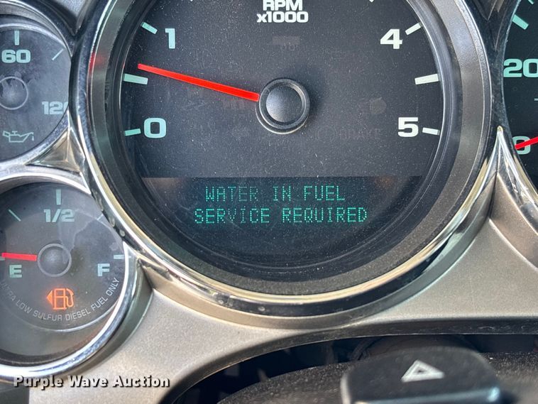 image for item FB3288 2013 Chevrolet Silverado 3500HD Ext. Cab flatbed pickup truck