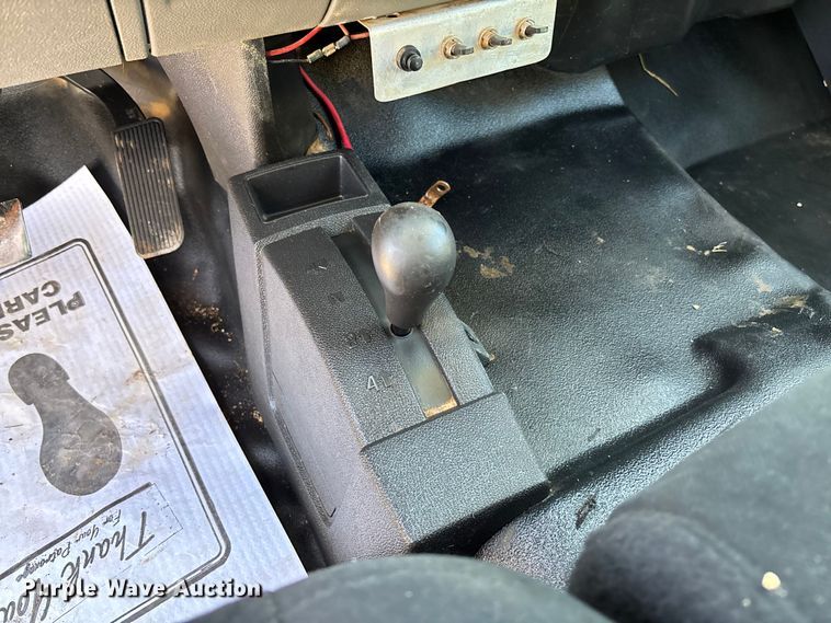 image for item FB3288 2013 Chevrolet Silverado 3500HD Ext. Cab flatbed pickup truck