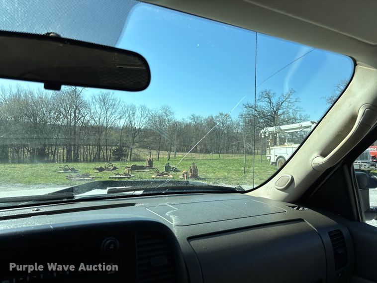 image for item FB3288 2013 Chevrolet Silverado 3500HD Ext. Cab flatbed pickup truck