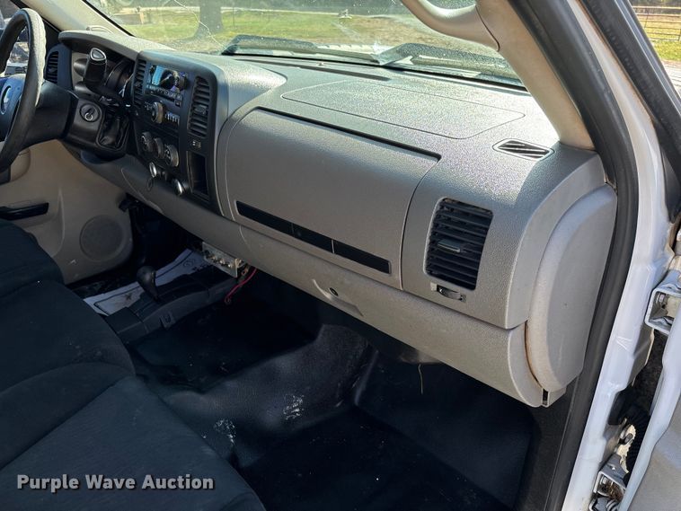 image for item FB3288 2013 Chevrolet Silverado 3500HD Ext. Cab flatbed pickup truck