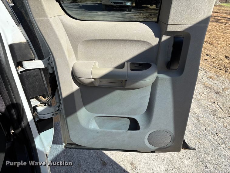 image for item FB3288 2013 Chevrolet Silverado 3500HD Ext. Cab flatbed pickup truck