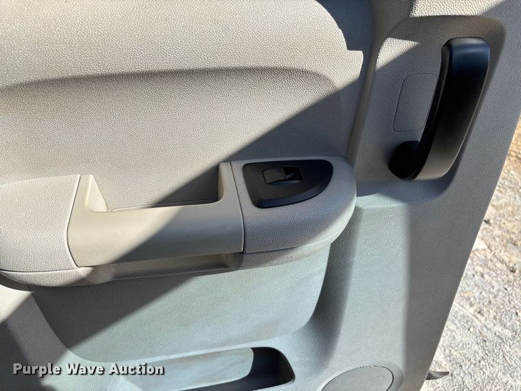 image for item FB3288 2013 Chevrolet Silverado 3500HD Ext. Cab flatbed pickup truck