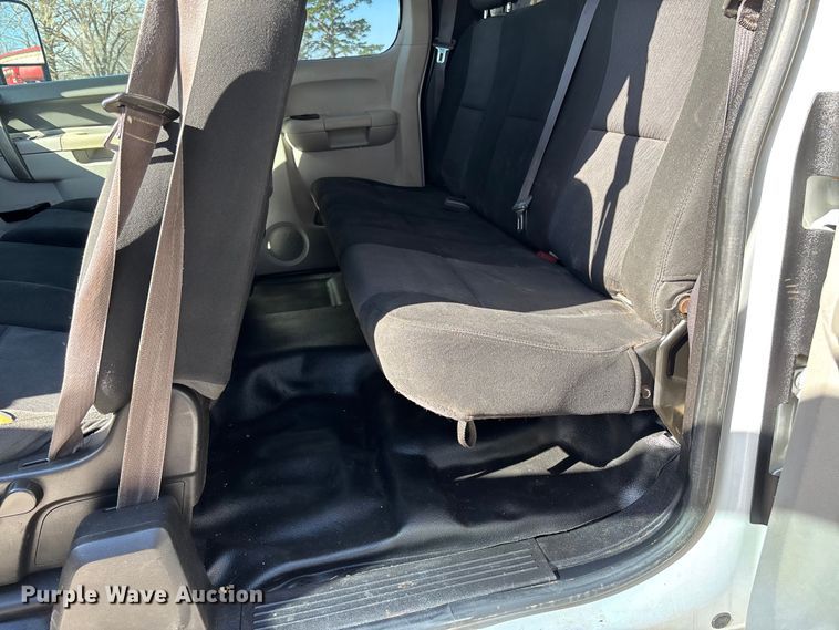 image for item FB3288 2013 Chevrolet Silverado 3500HD Ext. Cab flatbed pickup truck