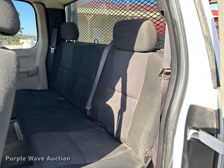 image for item FB3288 2013 Chevrolet Silverado 3500HD Ext. Cab flatbed pickup truck