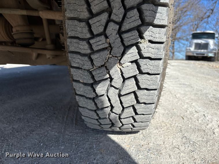 image for item FB3288 2013 Chevrolet Silverado 3500HD Ext. Cab flatbed pickup truck