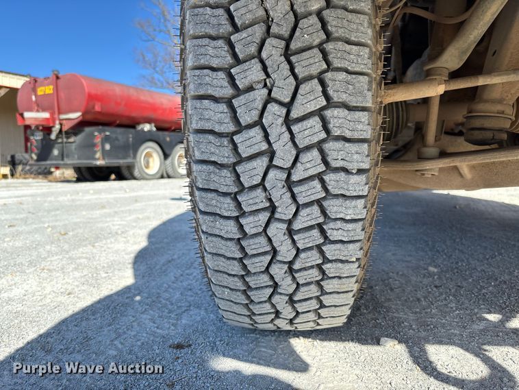 image for item FB3288 2013 Chevrolet Silverado 3500HD Ext. Cab flatbed pickup truck