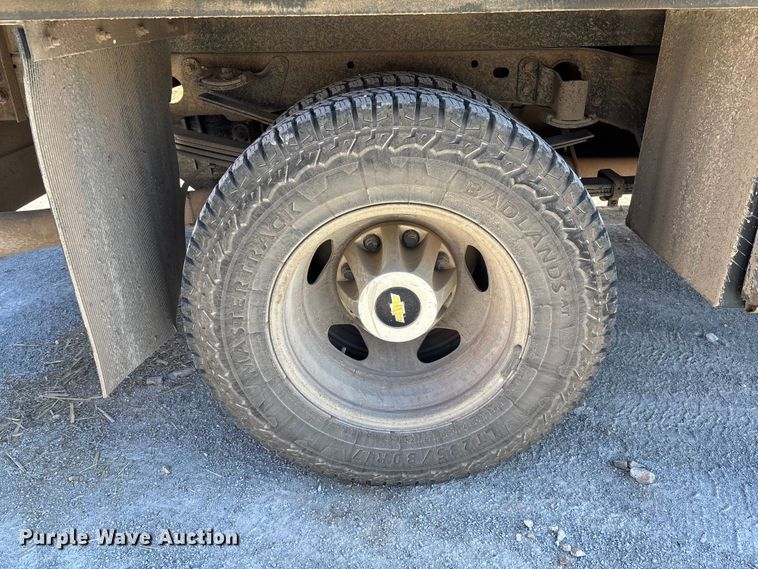 image for item FB3288 2013 Chevrolet Silverado 3500HD Ext. Cab flatbed pickup truck