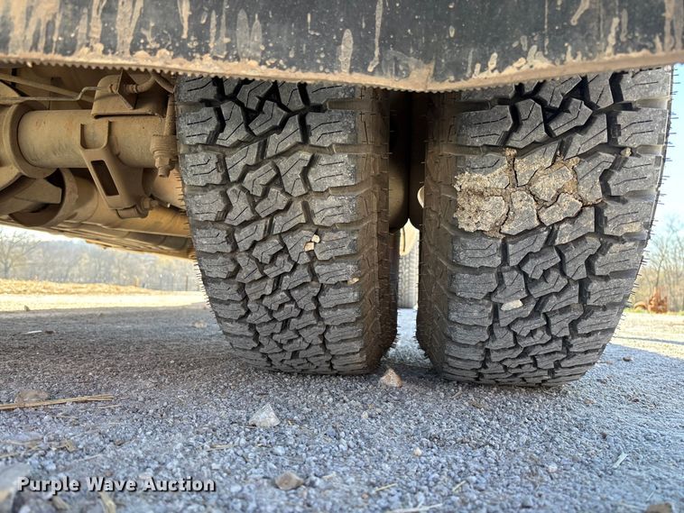 image for item FB3288 2013 Chevrolet Silverado 3500HD Ext. Cab flatbed pickup truck