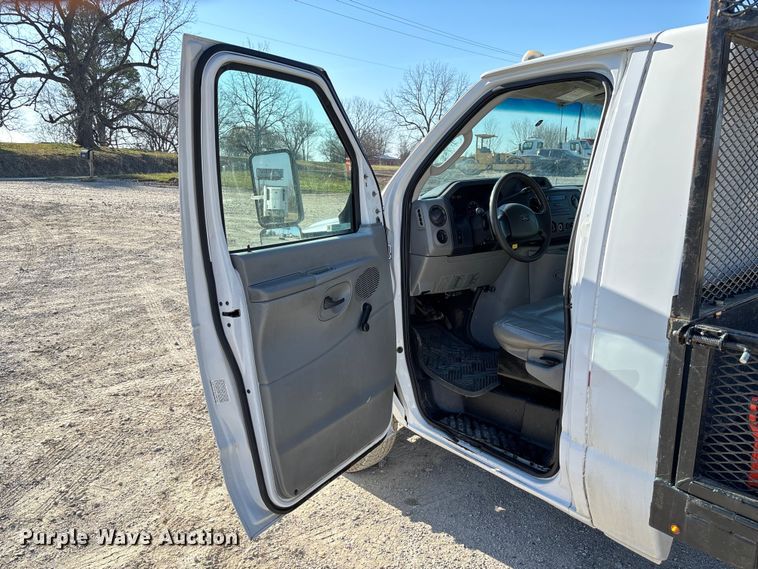 image for item FB3297 2011 Ford E450 flatbed van