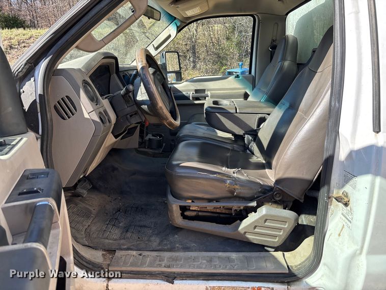 image for item FB3321 2009 Ford F550 box truck