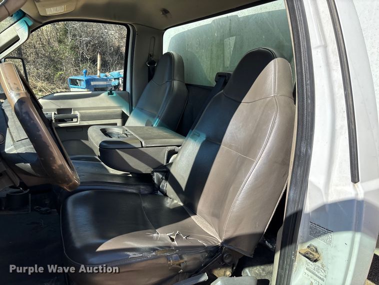 image for item FB3321 2009 Ford F550 box truck