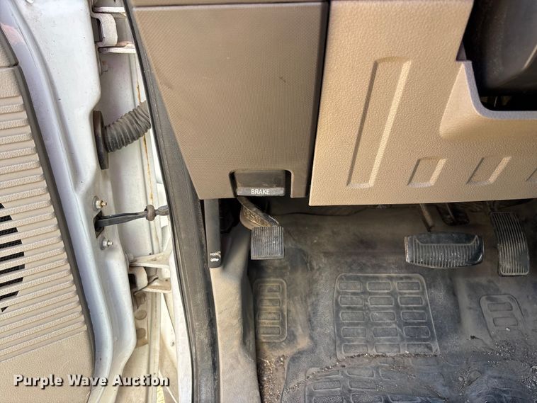 image for item FB3321 2009 Ford F550 box truck