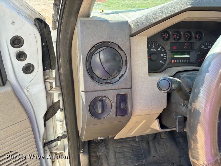 image for item FB3321 2009 Ford F550 box truck