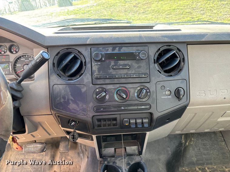 image for item FB3321 2009 Ford F550 box truck