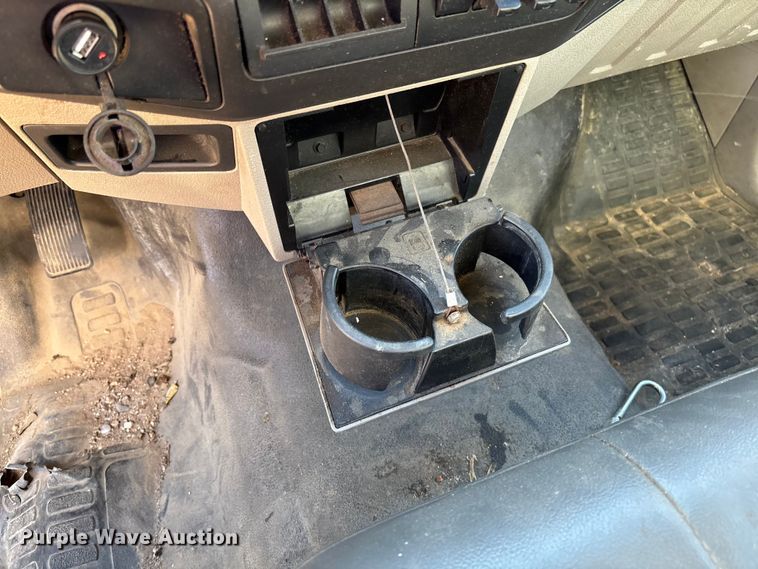 image for item FB3321 2009 Ford F550 box truck