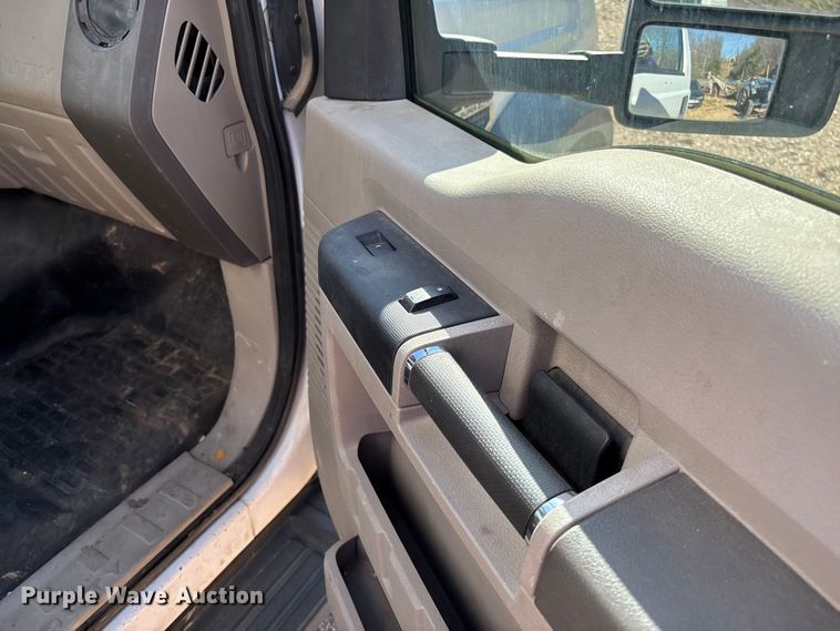 image for item FB3321 2009 Ford F550 box truck