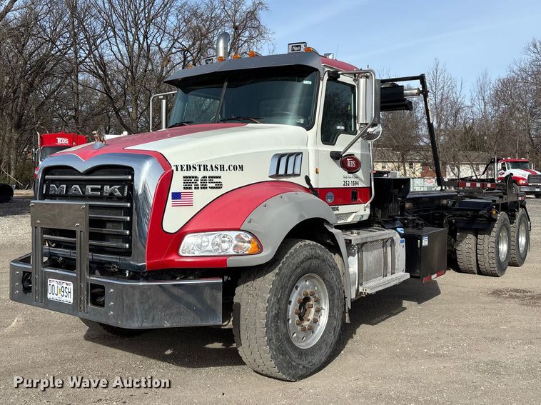 image for item FB3587 2015 Mack GU813 rollback truck