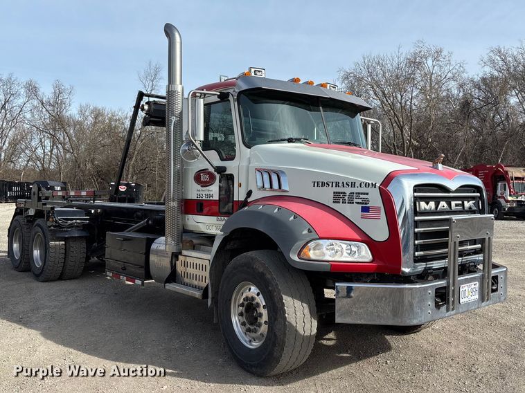 image for item FB3587 2015 Mack GU813 rollback truck