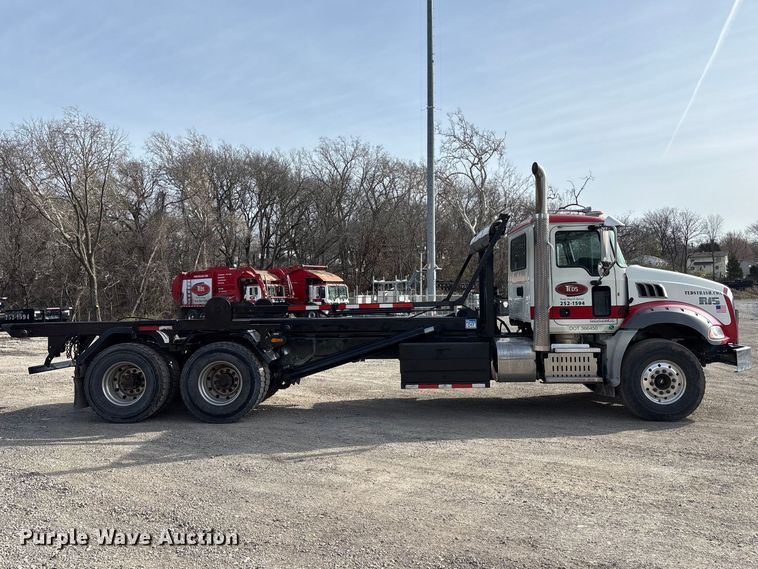 image for item FB3587 2015 Mack GU813 rollback truck
