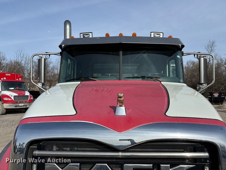 image for item FB3587 2015 Mack GU813 rollback truck