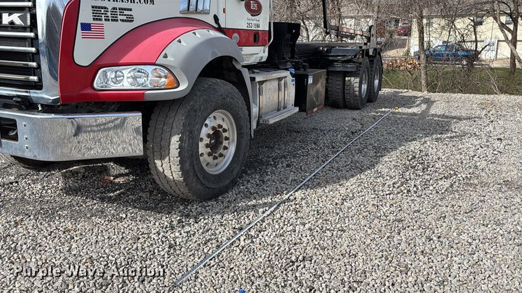 image for item FB3587 2015 Mack GU813 rollback truck