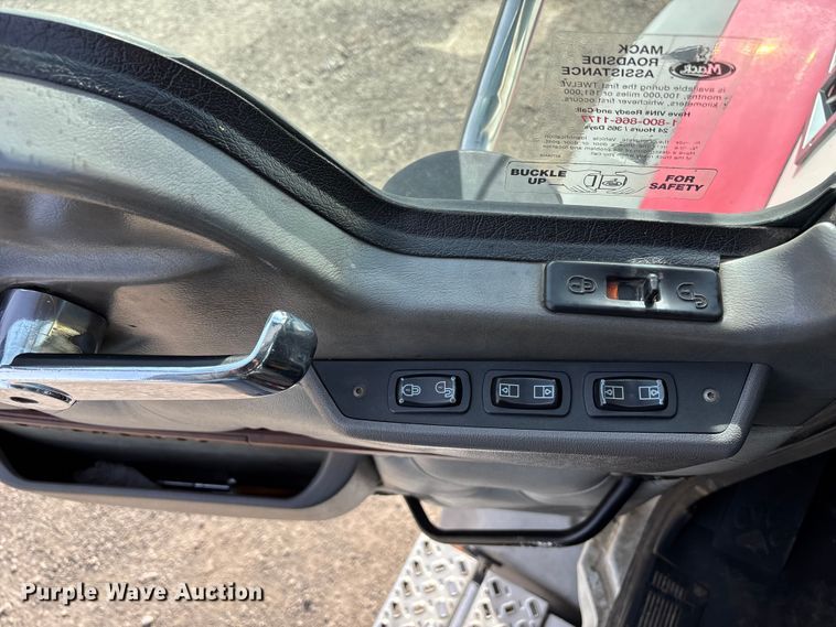 image for item FB3587 2015 Mack GU813 rollback truck