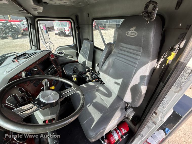 image for item FB3587 2015 Mack GU813 rollback truck