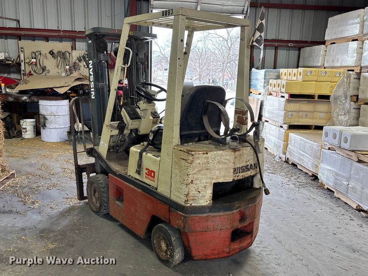 image for item FB3597 Nissan 30 forklift