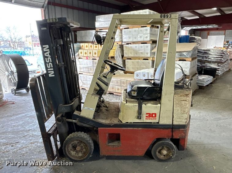 image for item FB3597 Nissan 30 forklift