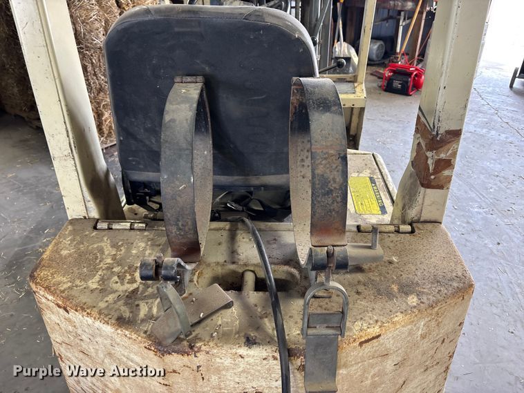 image for item FB3597 Nissan 30 forklift