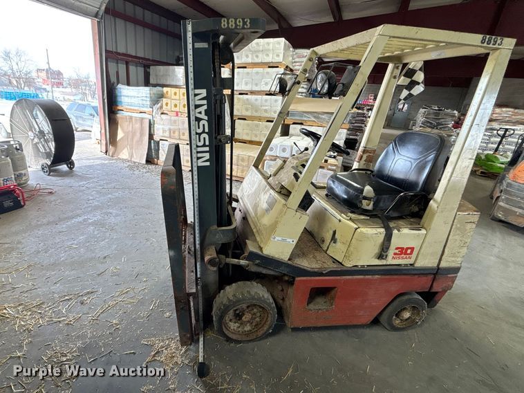 image for item FB3597 Nissan 30 forklift