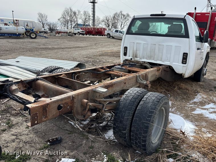 image for item FB3599 2009 Chevrolet Silverado 3500HD pickup truck cab and chassis