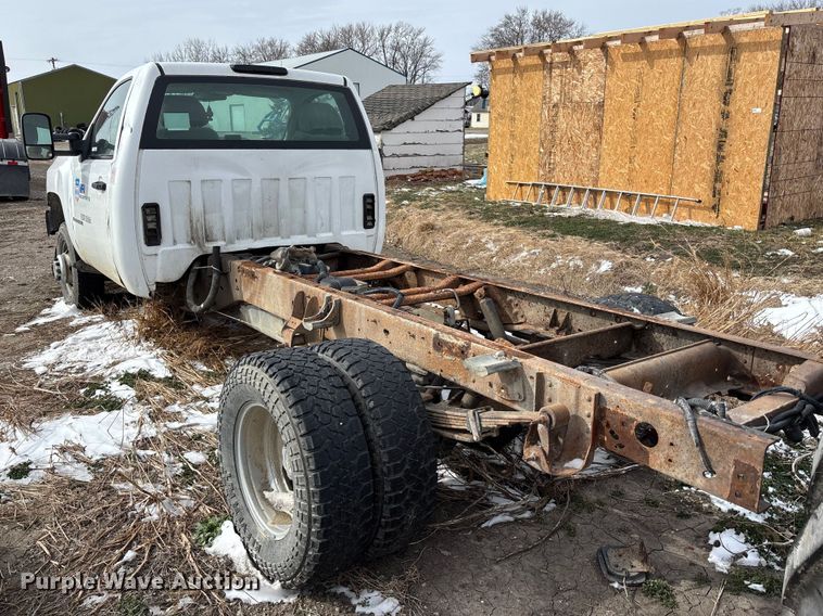 image for item FB3599 2009 Chevrolet Silverado 3500HD pickup truck cab and chassis