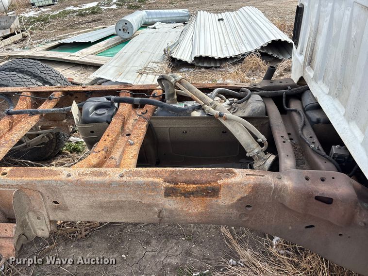 image for item FB3599 2009 Chevrolet Silverado 3500HD pickup truck cab and chassis