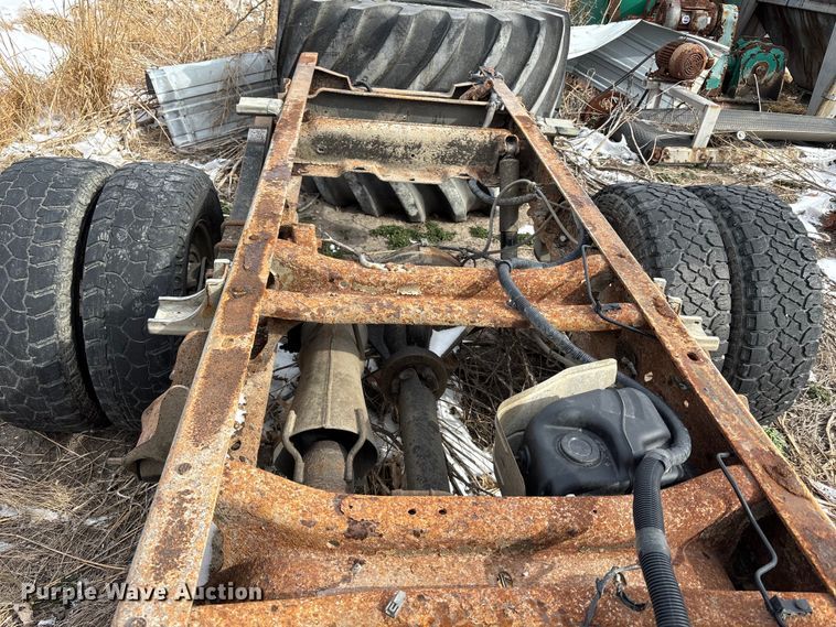 image for item FB3599 2009 Chevrolet Silverado 3500HD pickup truck cab and chassis