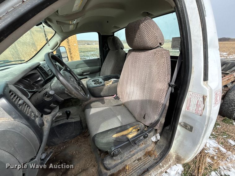 image for item FB3599 2009 Chevrolet Silverado 3500HD pickup truck cab and chassis