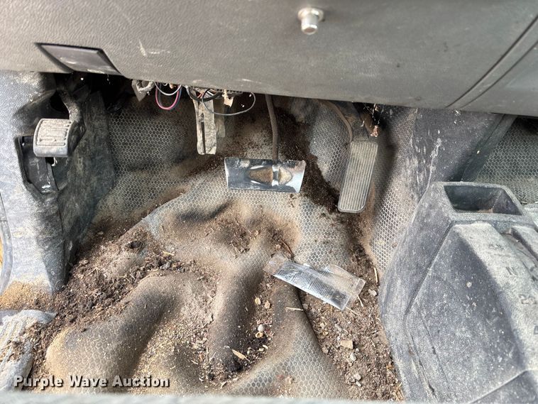 image for item FB3599 2009 Chevrolet Silverado 3500HD pickup truck cab and chassis